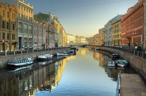 Из города на Неве