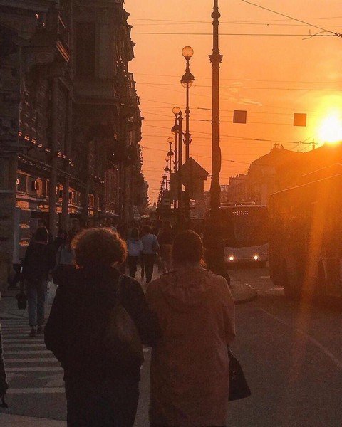 Солнце тлеет в окне