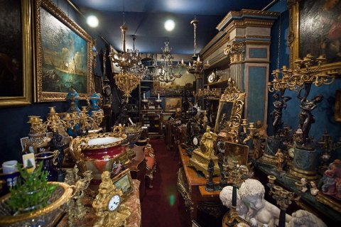 Антикварная лавка