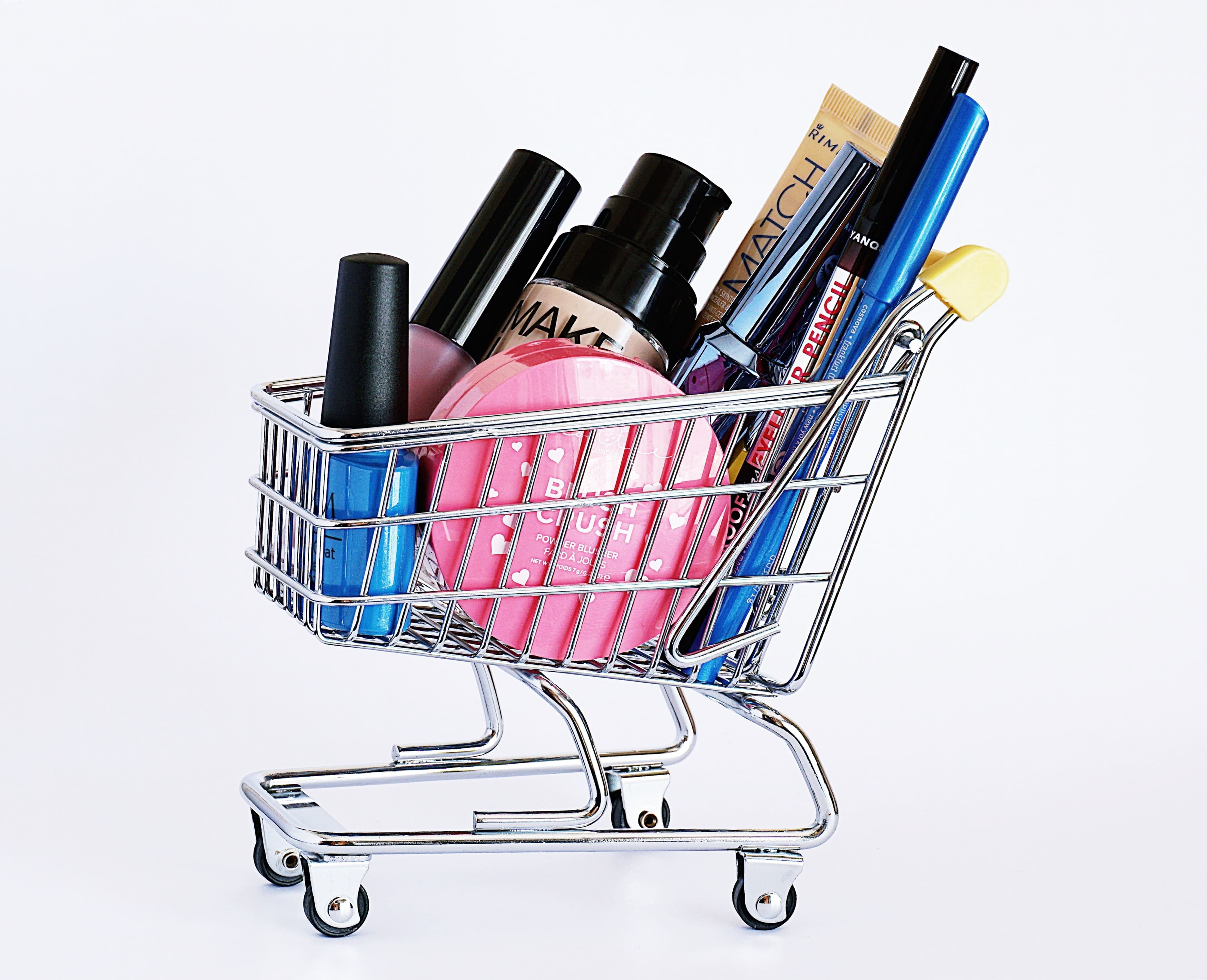 Интернет магазин shopping beauty. Тележка с косметикой. Покупка косметики. Корзинка с косметикой. Корзина для косметики.